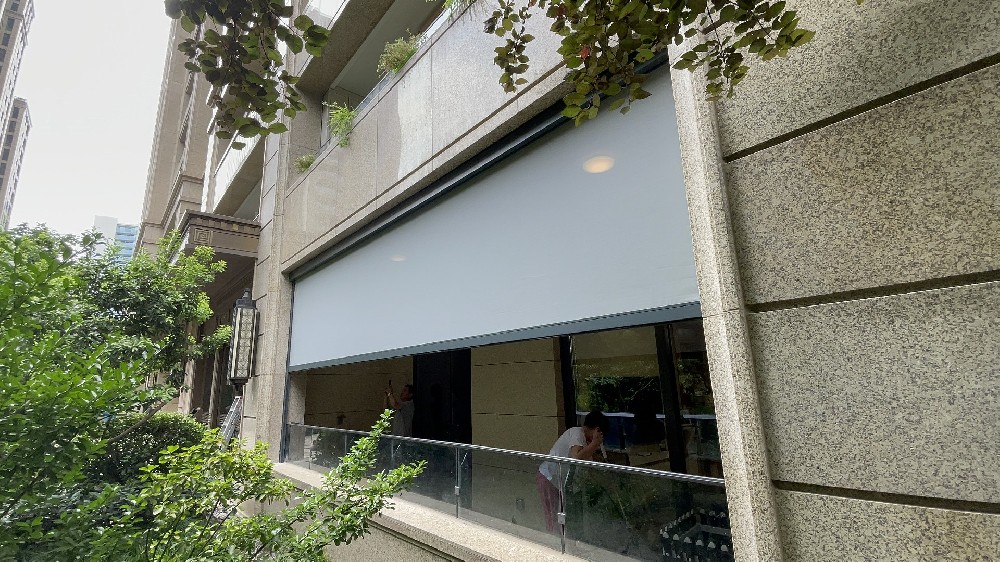 [防風卷簾·案例分享]航城遮陽第八代智能防風卷簾 室外最寬15米，室內最寬可達30米，最高8米