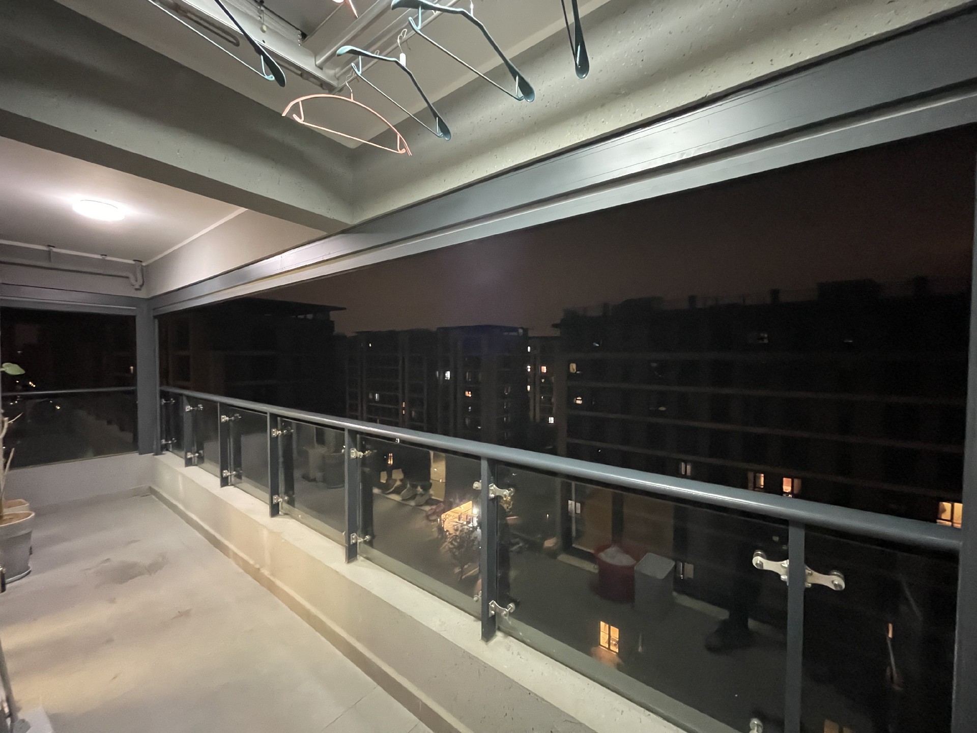 第八代超寬防風(fēng)卷簾案例 第八代超寬防風(fēng)卷簾案例