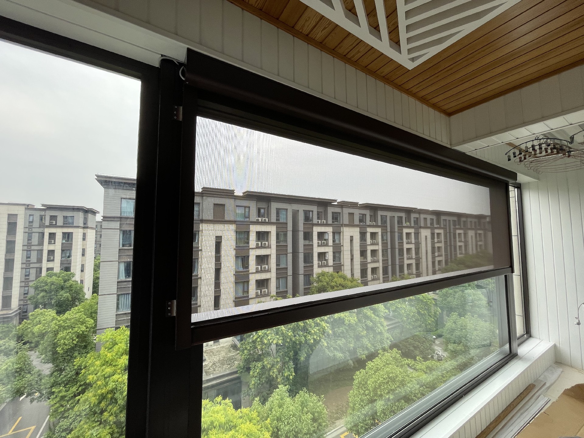 防風卷簾 30%開孔率 打開后效果 防風卷簾 30%開孔率 打開后效果